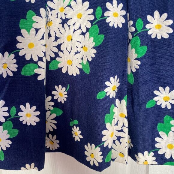 Handmade hand, sewn, women’s navy blue daisy, print, pleated mini skirt - Picture 3 of 6
